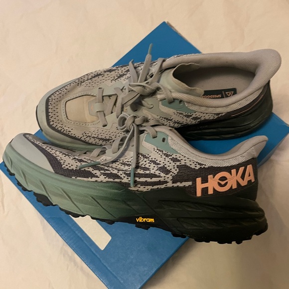 Hoka Shoes - Hoka Speedgoat 5 women size 7 great condition gray Harbor Mist / Spruce